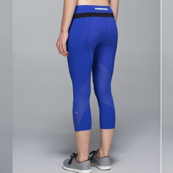Lululemon Run: Inspire Crop II (Mesh)
Harbor Blue / Black Size 6 - Picture 1 of 14